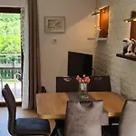 Waterfall House Getaway Willa Trilj