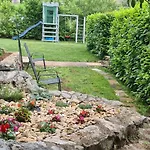 Willa Waterfall House Getaway