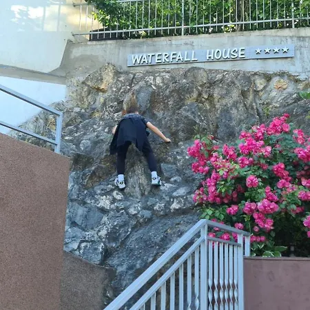 Waterfall House Getaway ヴィラ *