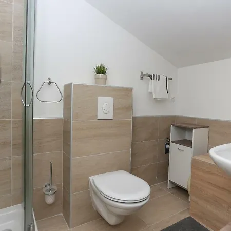 Waterfall House Getaway *