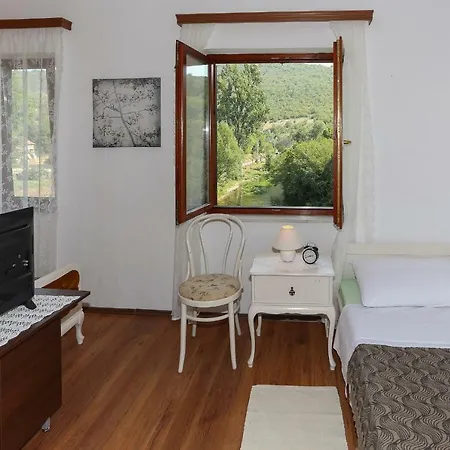 Waterfall House Getaway ヴィラ