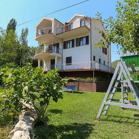 Waterfall House Getaway Trilj