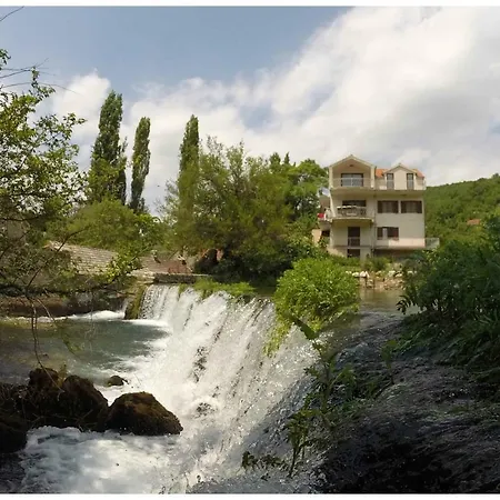 Waterfall House Getaway فيلة