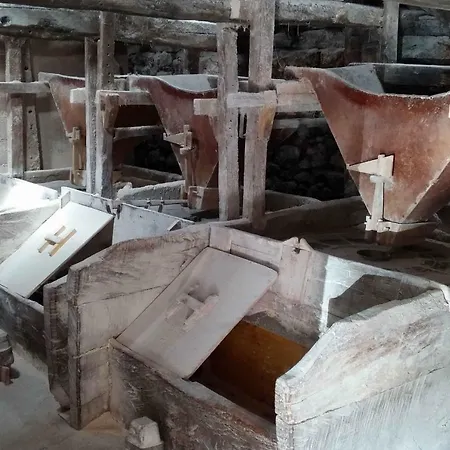 Waterfall House Getaway ヴィラ