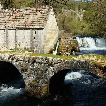 Waterfall House Getaway ヴィラ *