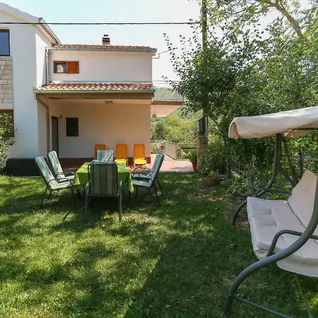 Waterfall House Getaway Trilj