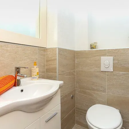 Waterfall House Getaway * Trilj